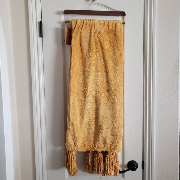 Fall Leaf Embossed Pattern Honey Gold "50 X 60" Tassel Throw Blanket - Picture 2 of 9